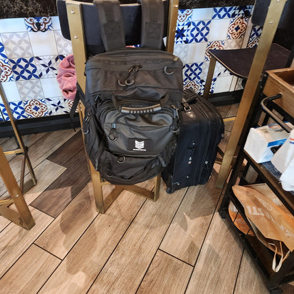 Whether waiting for boarding or your next objective, Silent Valor stays by your side with quiet confidence.